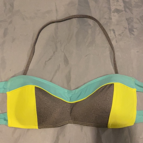 🌸3/$15 Halter Bikini Top w/ removable strap - Picture 4 of 9